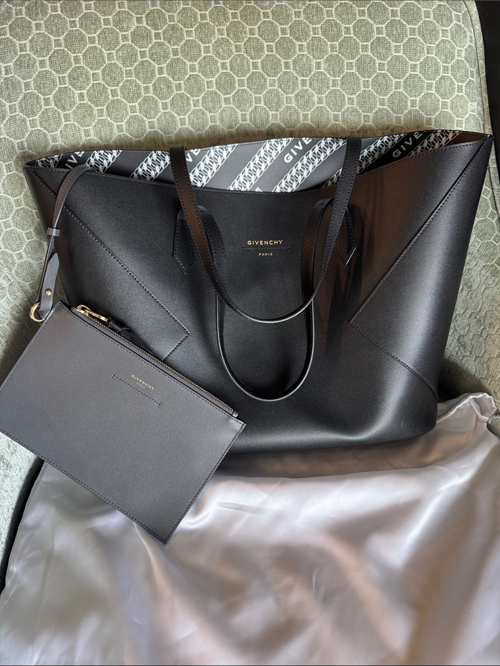 Givenchy Black Wing Smooth Leather Shopping Tote with Zip Pouch Authentic NWOT